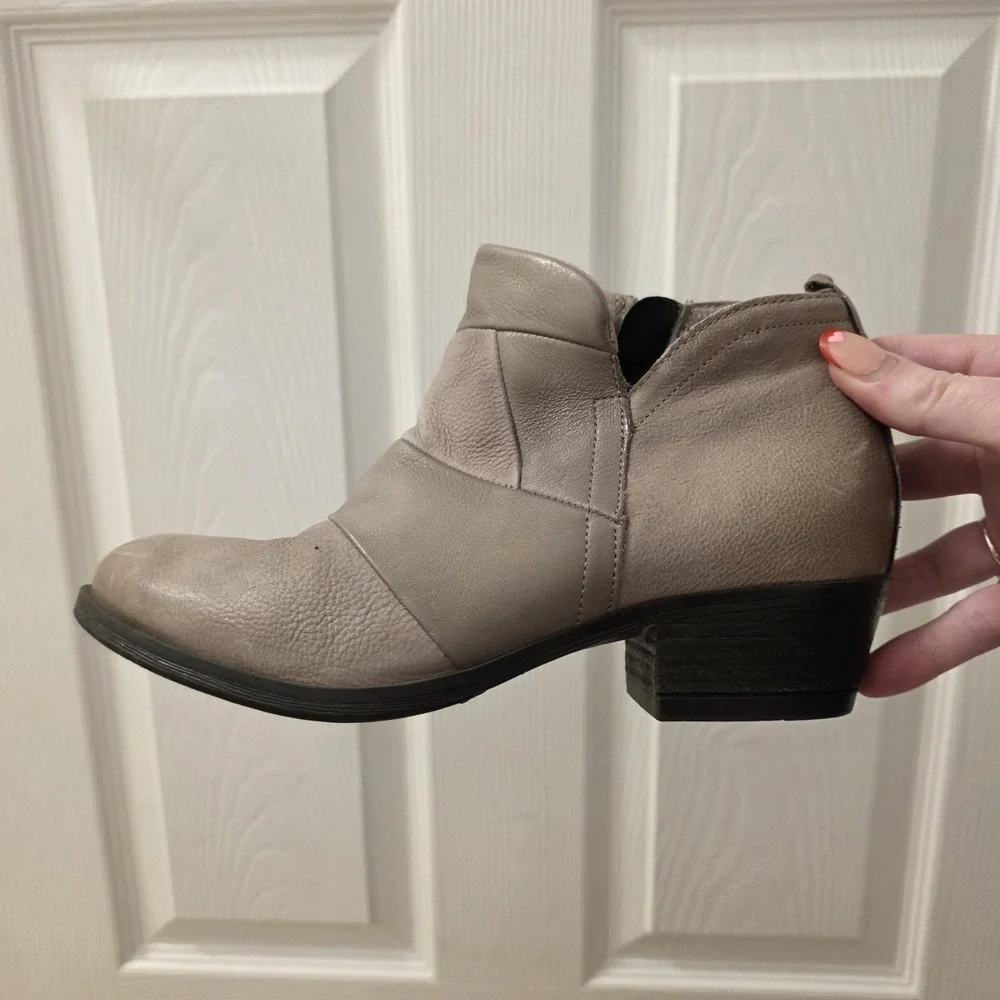 Miz Mooz Taupe‎ Leather Cut-Out Grunge Going Out Distressed Ankle Boots Size 7.5